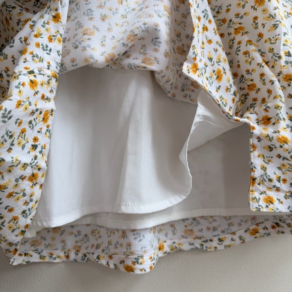 Hollister Ultra High Rise A-Line Floral Mini Skirt - Picture 9 of 9